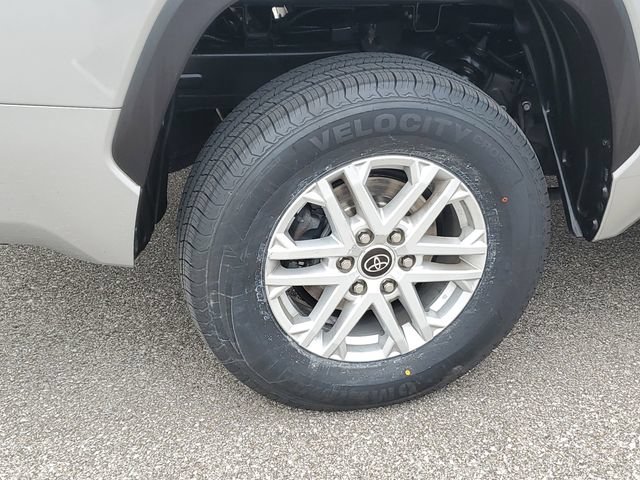 Used 2023 Toyota Tundra SR5 w/ SR5 Convenience Package AWD/4WD image 5
