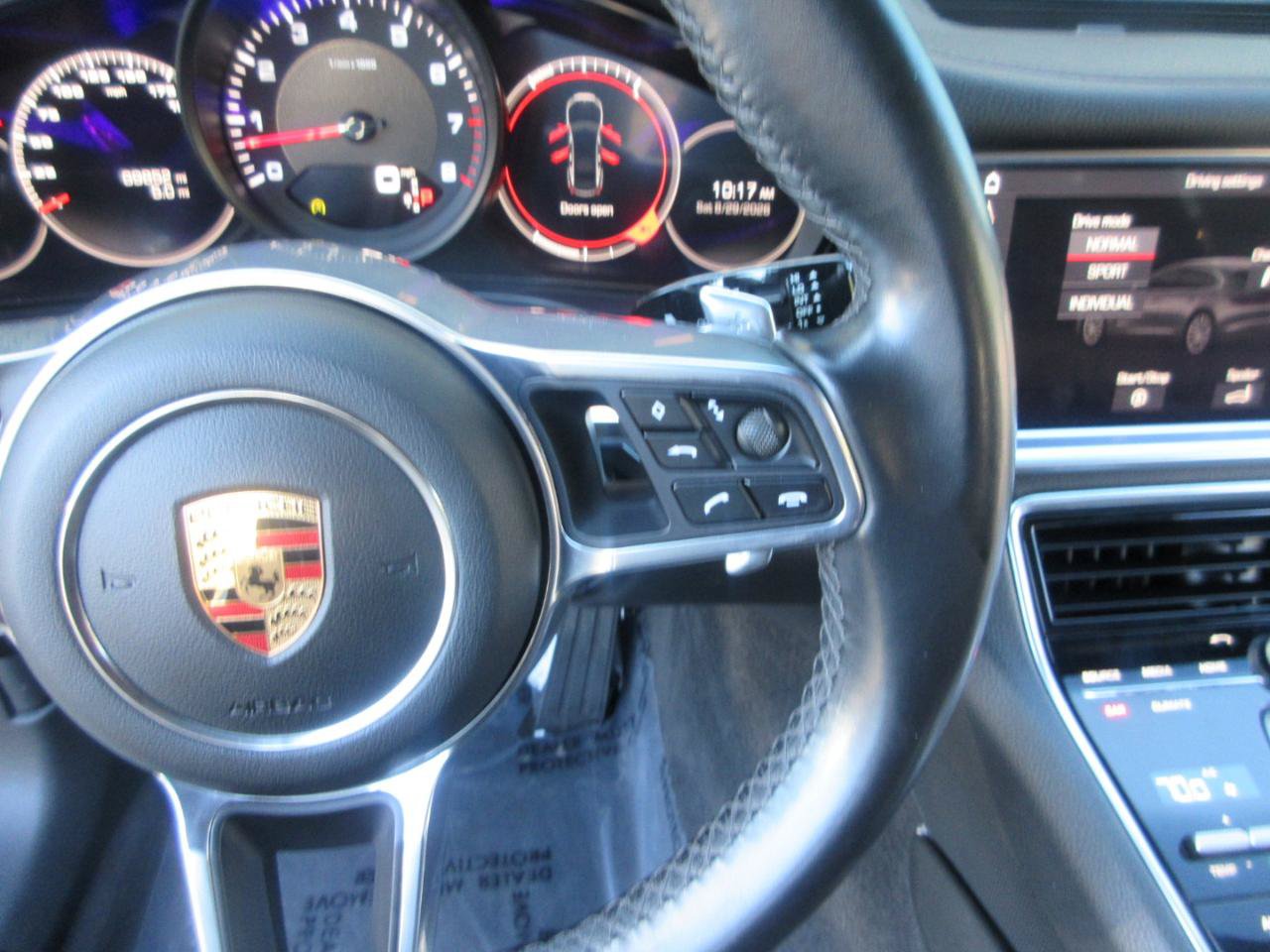 Used 2019 Porsche Panamera RWD image 59