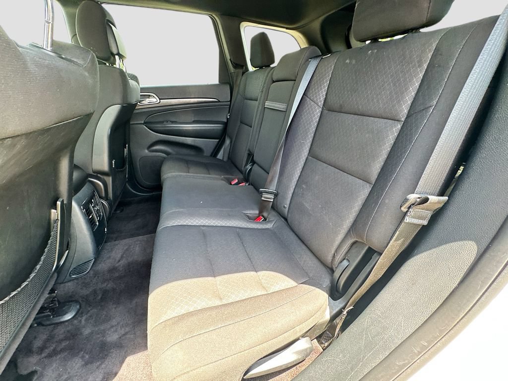 Used 2018 Jeep Grand Cherokee Laredo AWD/4WD image 26
