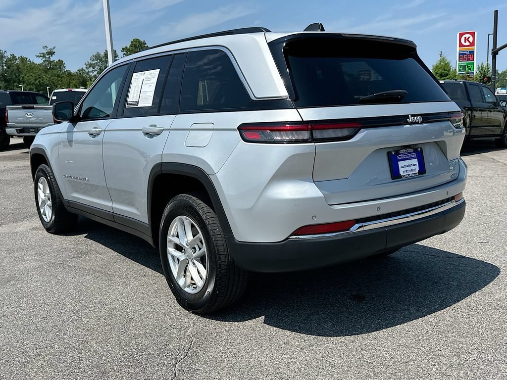 Used 2024 Jeep Grand Cherokee Laredo X w/ Luxury Tech Group I RWD image 6