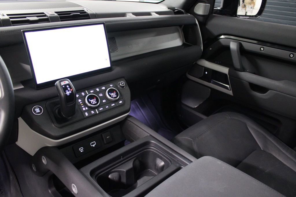 Used 2023 Land Rover Defender 130 SE image 22
