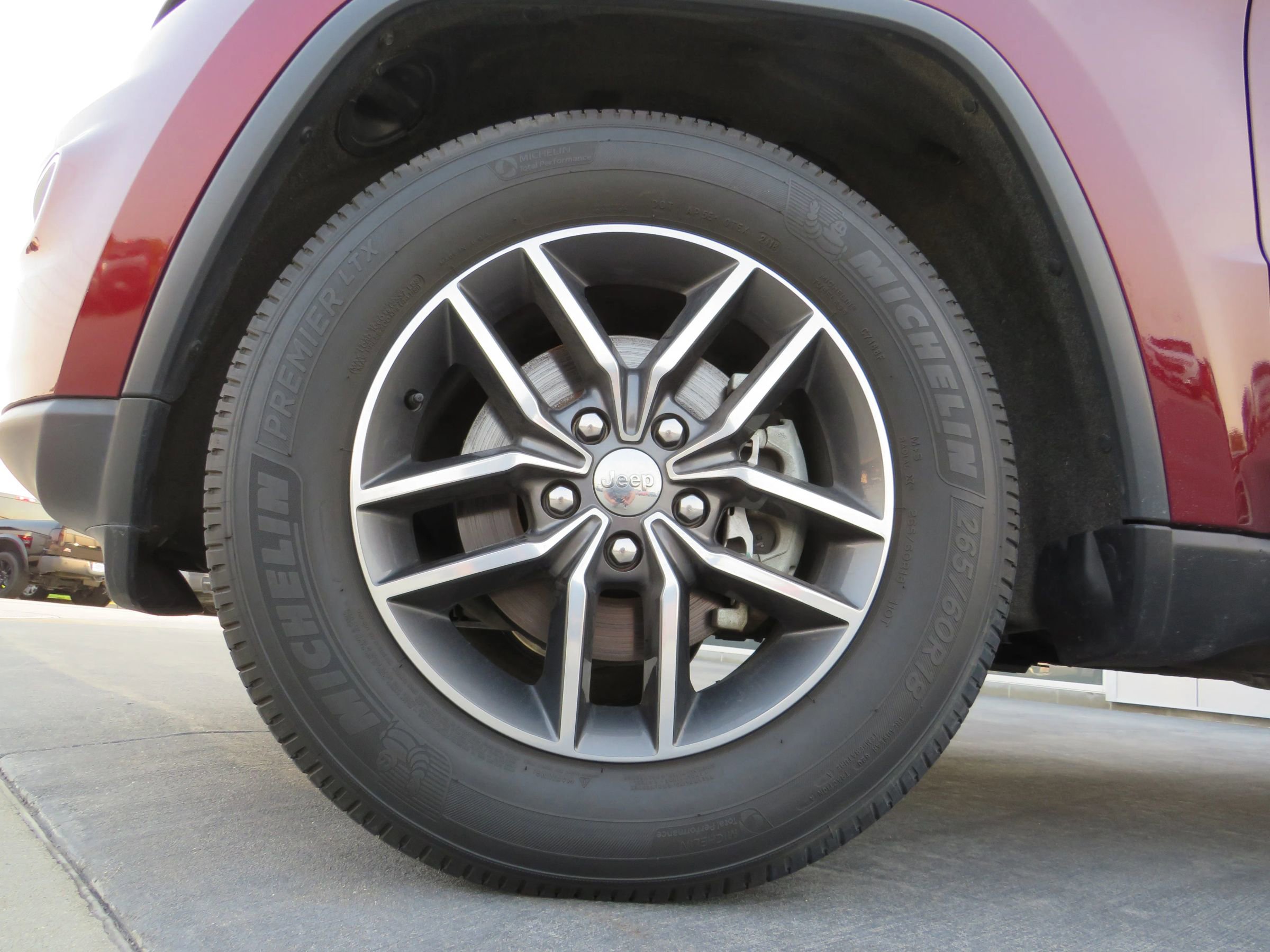 Used 2018 Jeep Grand Cherokee Limited image 49