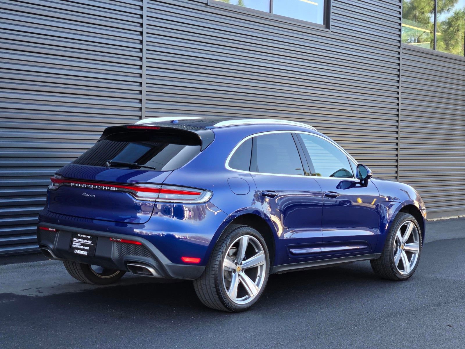 Used 2025 Porsche Macan AWD/4WD image 7
