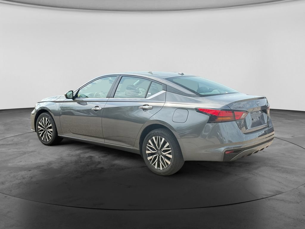 Used 2025 Nissan Altima 2.5 SV AWD/4WD image 7