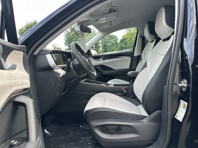 New 2025 Volkswagen Tiguan SE image 12