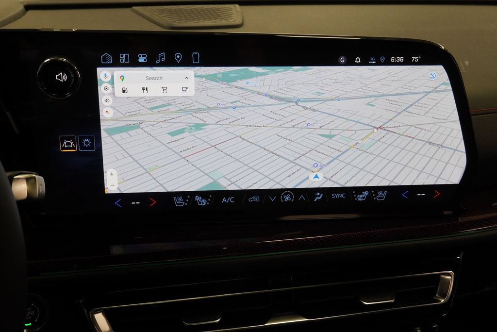 New 2027 Chevrolet Traverse RS w/ LPO, Floor Liner Package AWD/4WD image 18