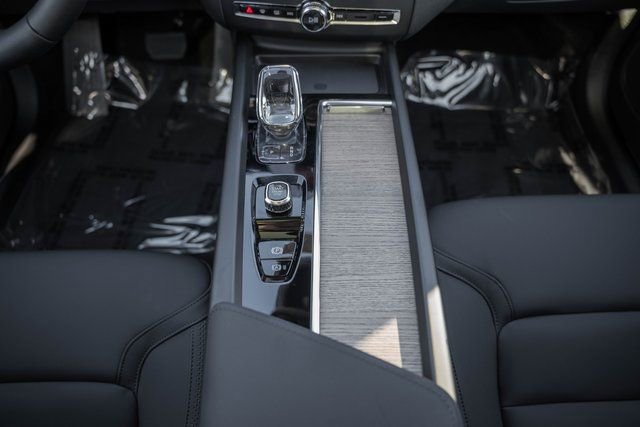 New 2026 Volvo XC60 B5 Plus w/ Protection Package Premier image 28