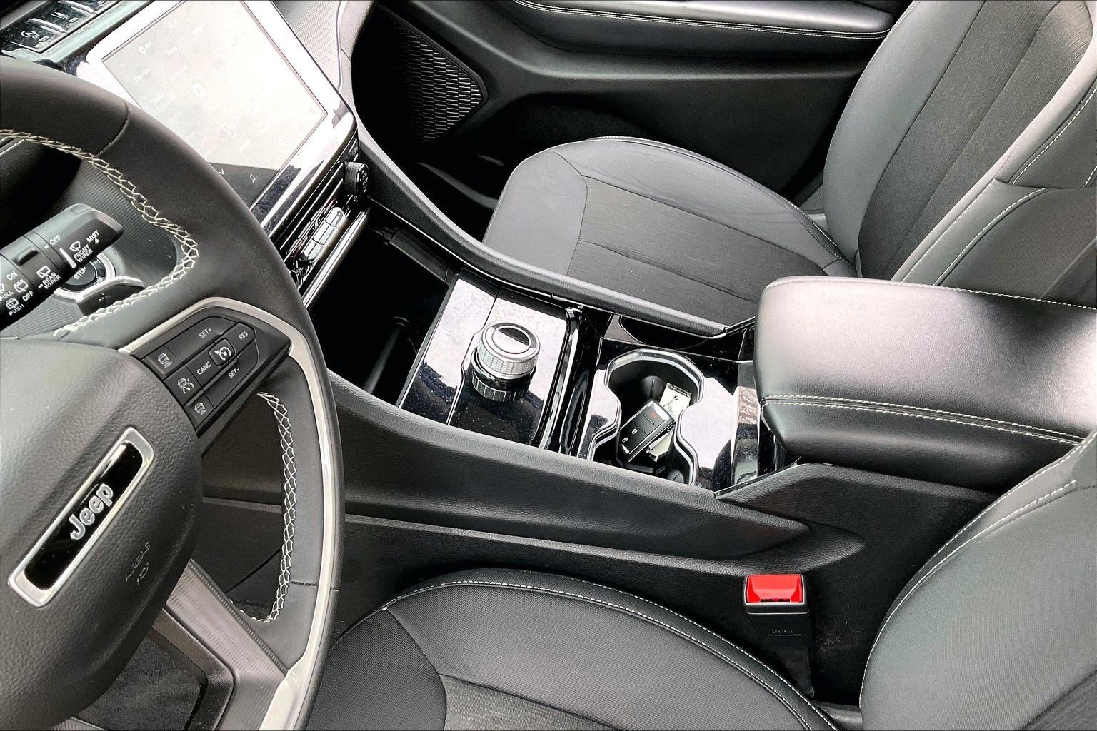 Certified 2023 Jeep Grand Cherokee Laredo image 14