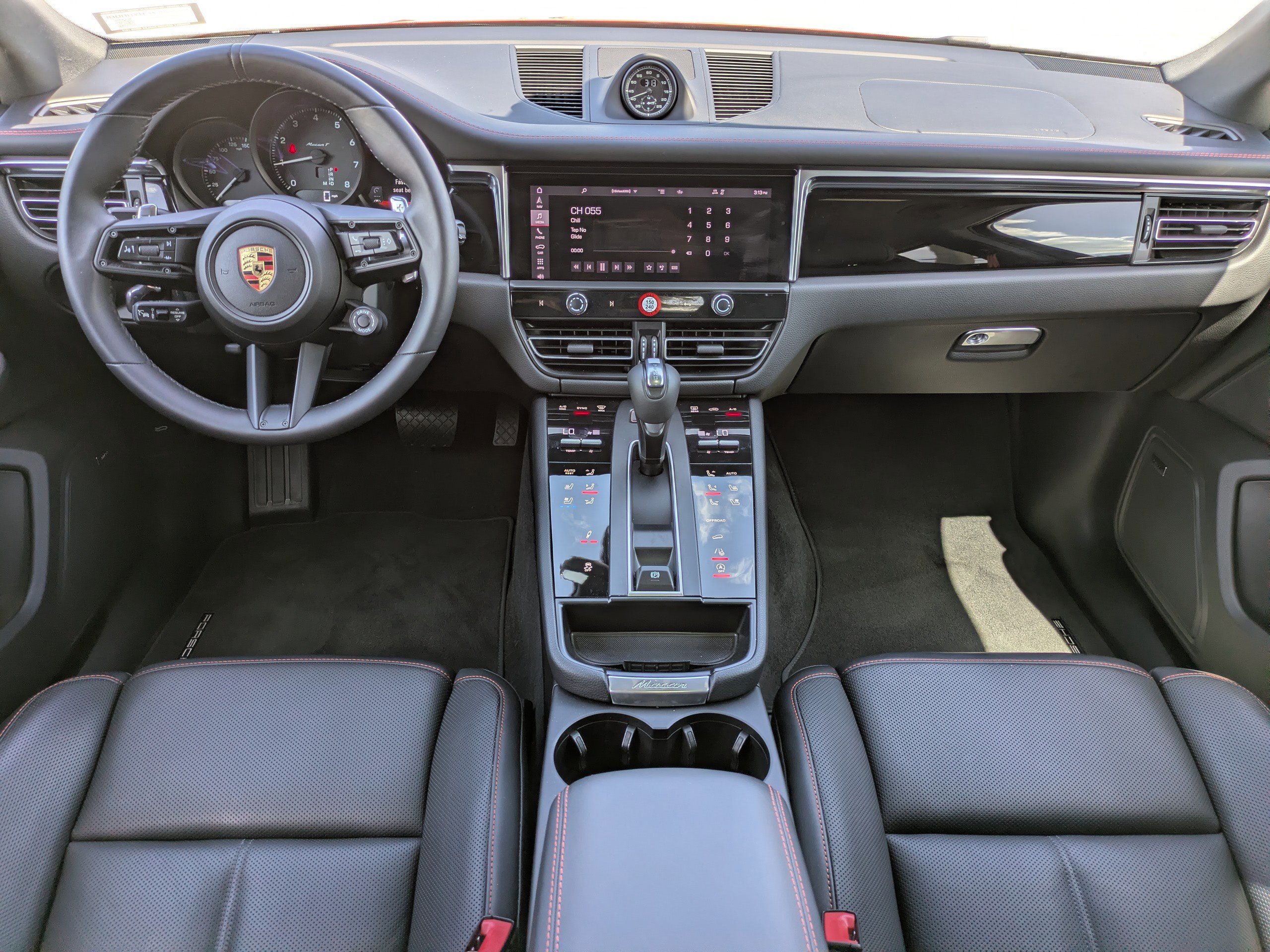 Used 2024 Porsche Macan Turbo image 11