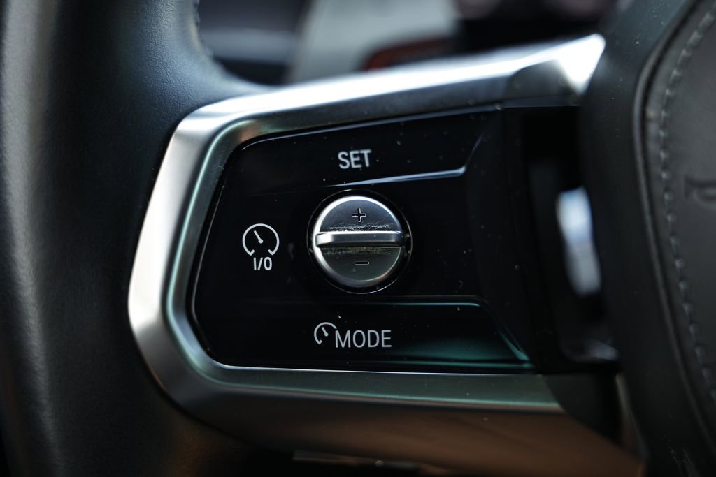 Used 2023 BMW 740i w/ Parking Assistance Package RWD image 33