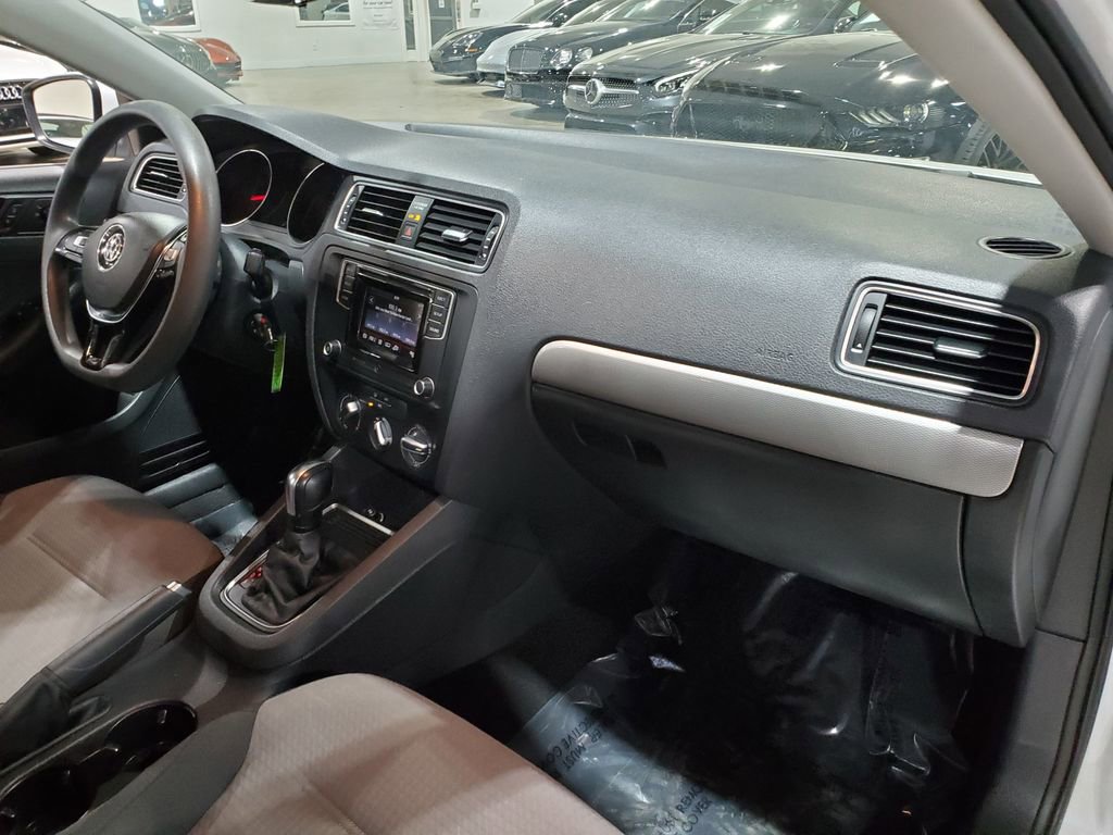 Used 2017 Volkswagen Jetta S image 15