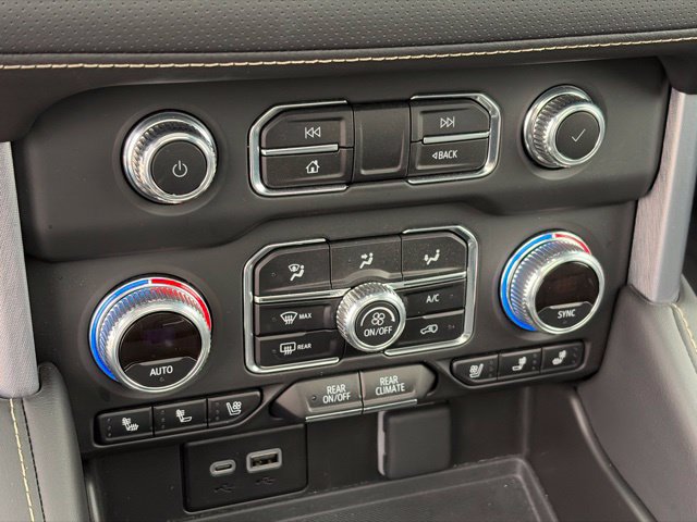Used 2024 GMC Yukon SLT w/ SLT Premium Package AWD/4WD image 27