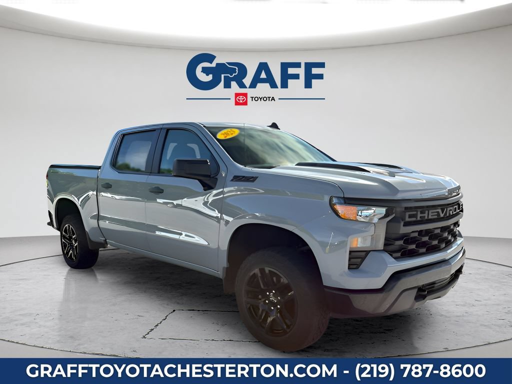 Used 2025 Chevrolet Silverado 1500 Custom Trail Boss w/ Dark Appearance Package AWD/4WD image 4