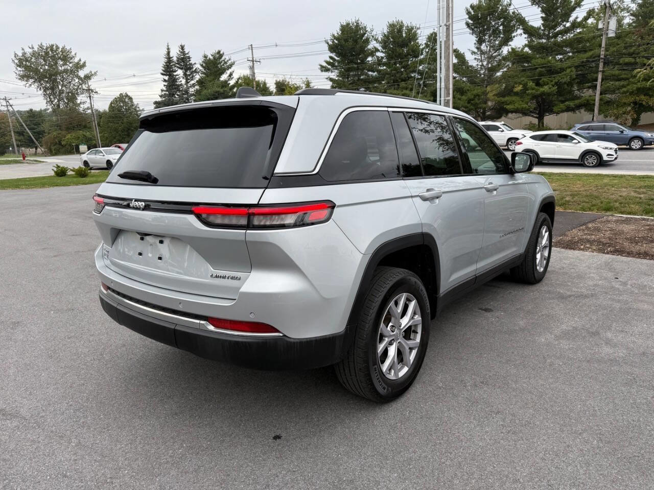 Used 2022 Jeep Grand Cherokee Limited image 4