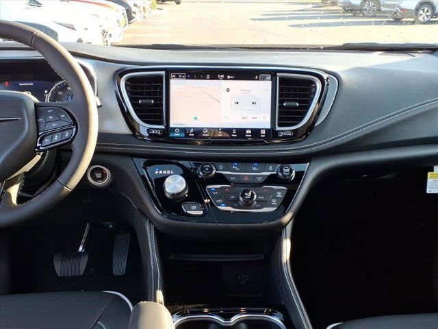 New 2026 Chrysler Pacifica Limited w/ S Appearance Package image 7