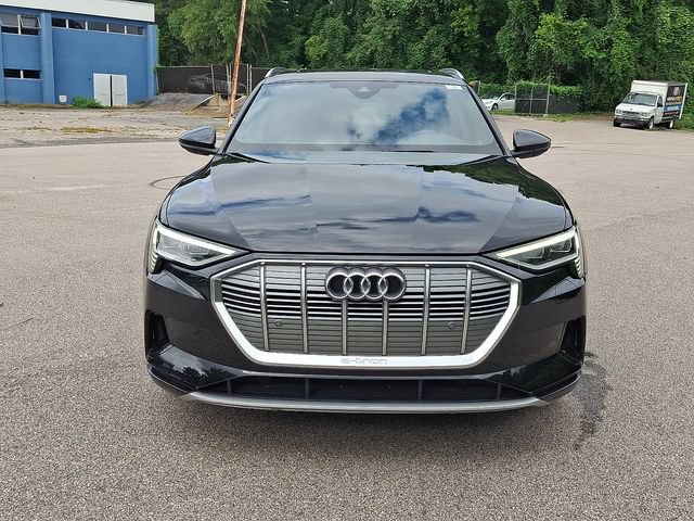 Used 2023 Audi e-tron Premium AWD/4WD image 2