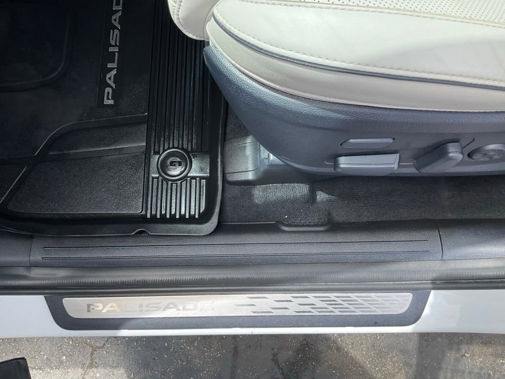 Used 2022 Hyundai Palisade Calligraphy w/ Winter Package FWD image 18