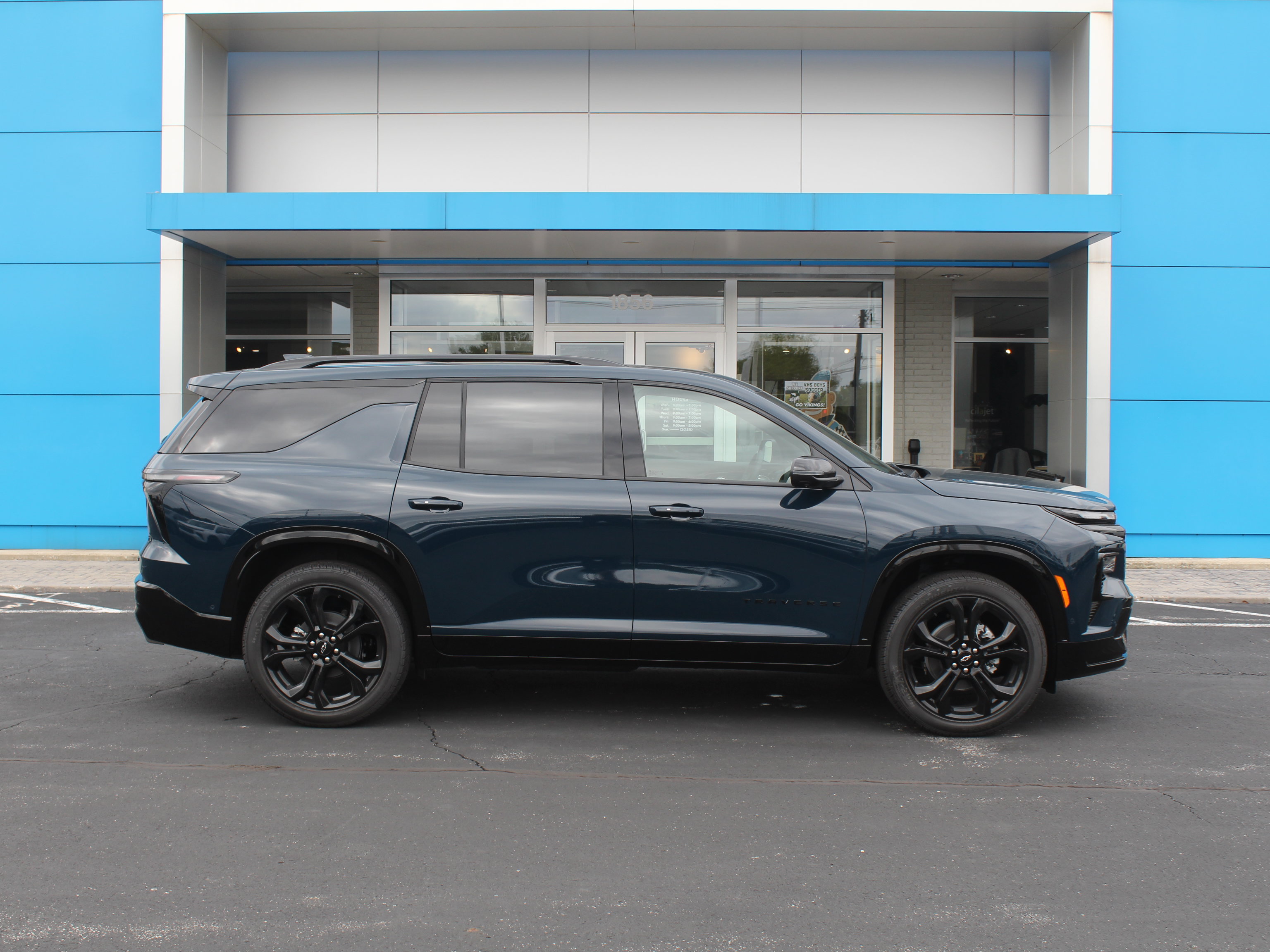 New 2027 Chevrolet Traverse RS w/ LPO, Floor Liner Package AWD/4WD image 5