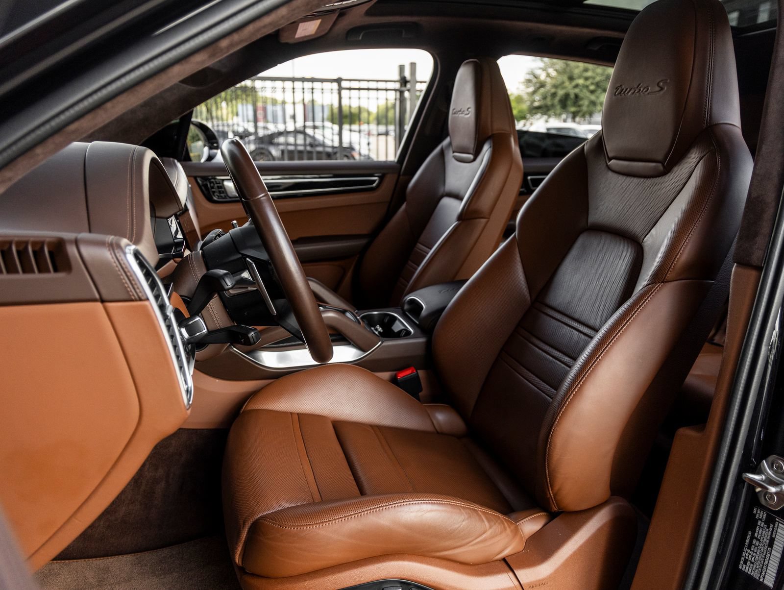 Certified 2021 Porsche Cayenne Turbo S AWD/4WD image 5