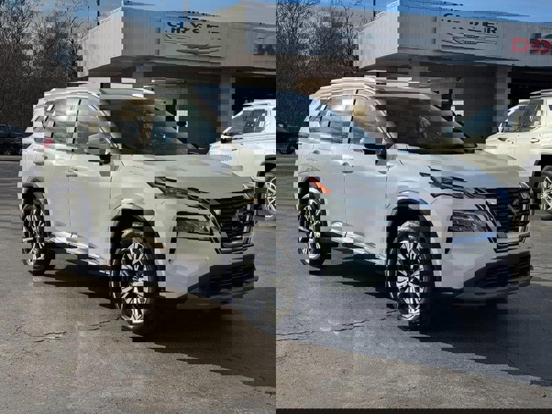 Used 2023 Nissan Rogue SV w/ SV Premium Package image 2