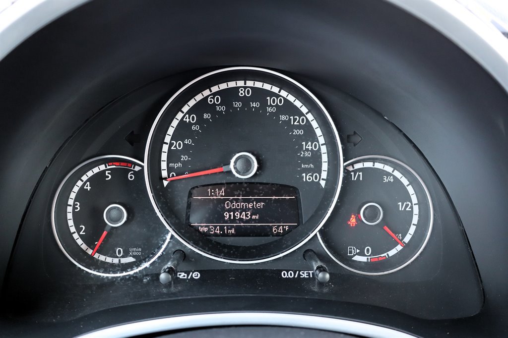 Used 2013 Volkswagen Beetle TDI FWD image 19