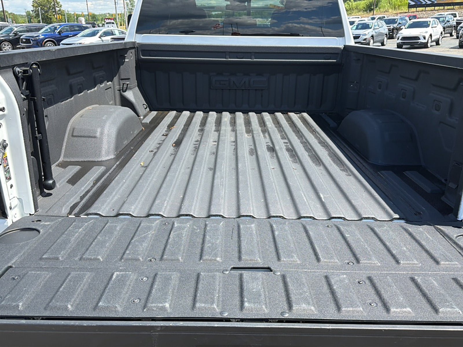Used 2025 GMC Sierra 2500 AT4 AWD/4WD image 8
