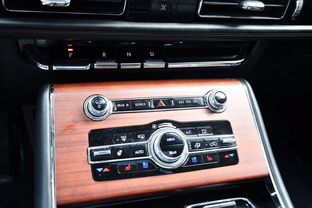 Used 2023 Lincoln Aviator Reserve w/ Jet Appearance Package AWD/4WD image 32