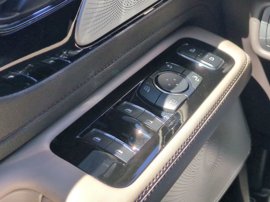 Used 2022 Lincoln Aviator Reserve w/ Equipment Group 201A image 24