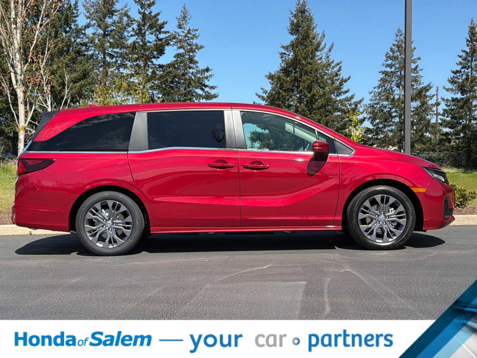 New 2026 Honda Odyssey Touring image 9