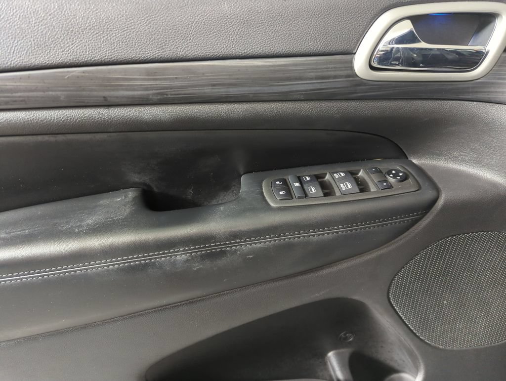 Used 2021 Jeep Grand Cherokee Laredo X RWD image 9