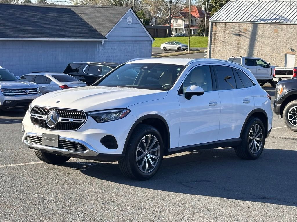 Used 2024 Mercedes-Benz GLC 300 4MATIC image 2