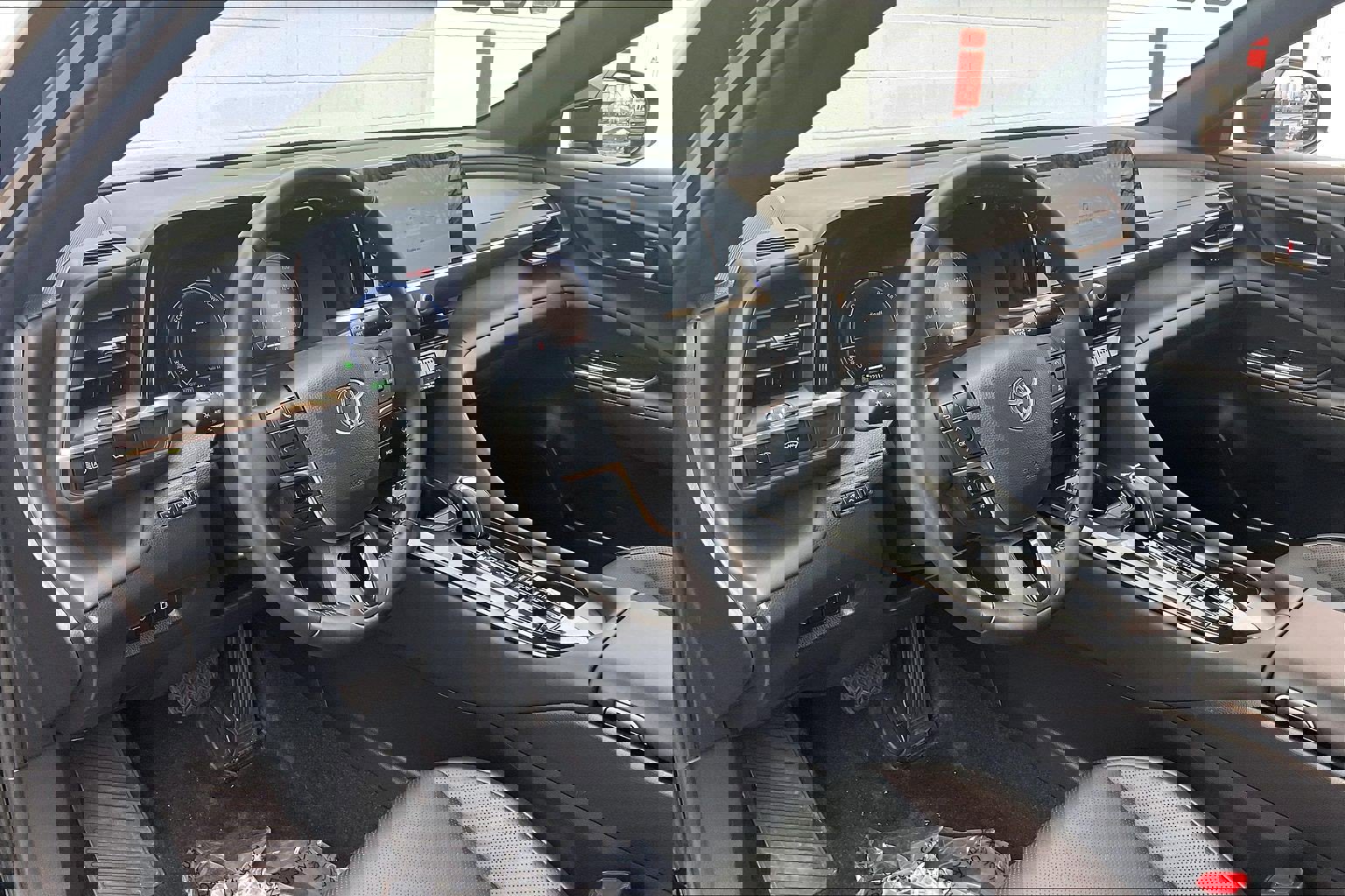 Used 2025 Toyota Crown XLE image 18