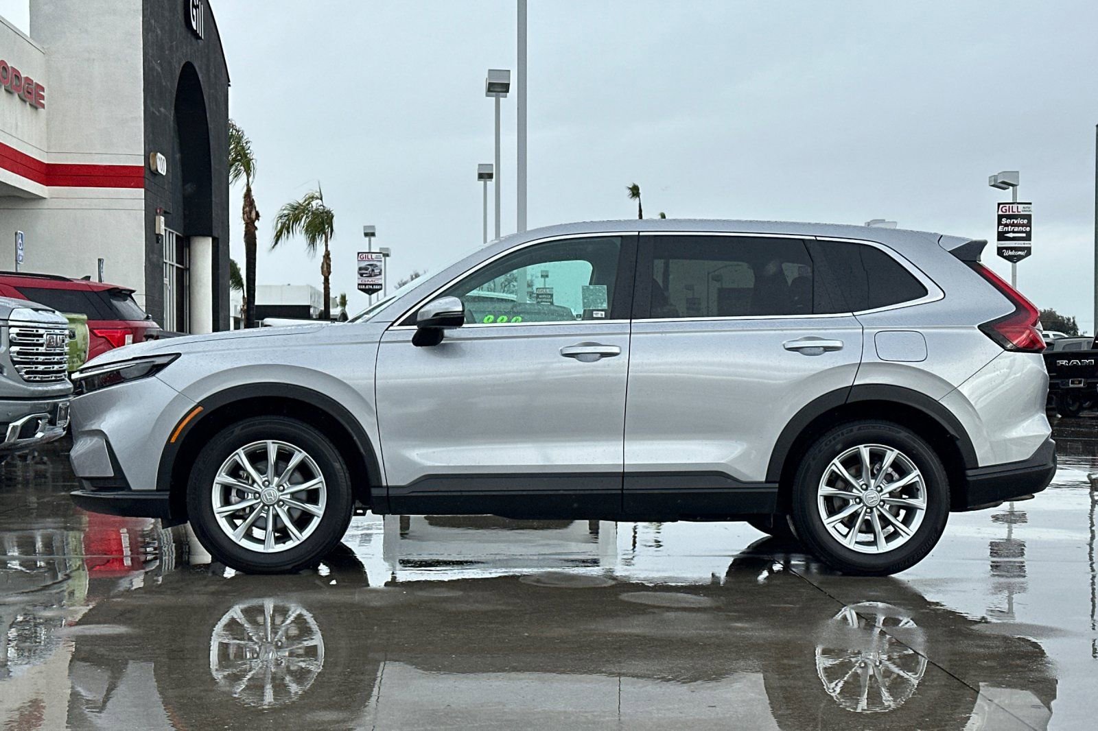 Used 2025 Honda CR-V EX image 3