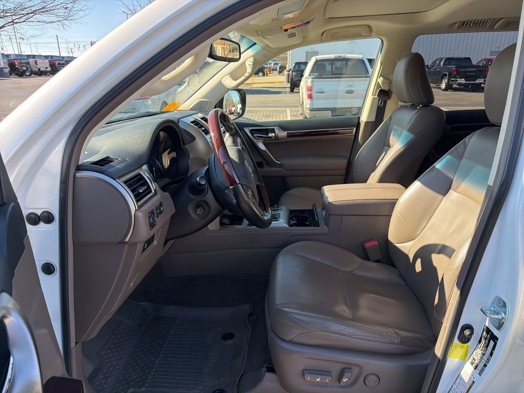 Used 2017 Lexus GX 460 image 10
