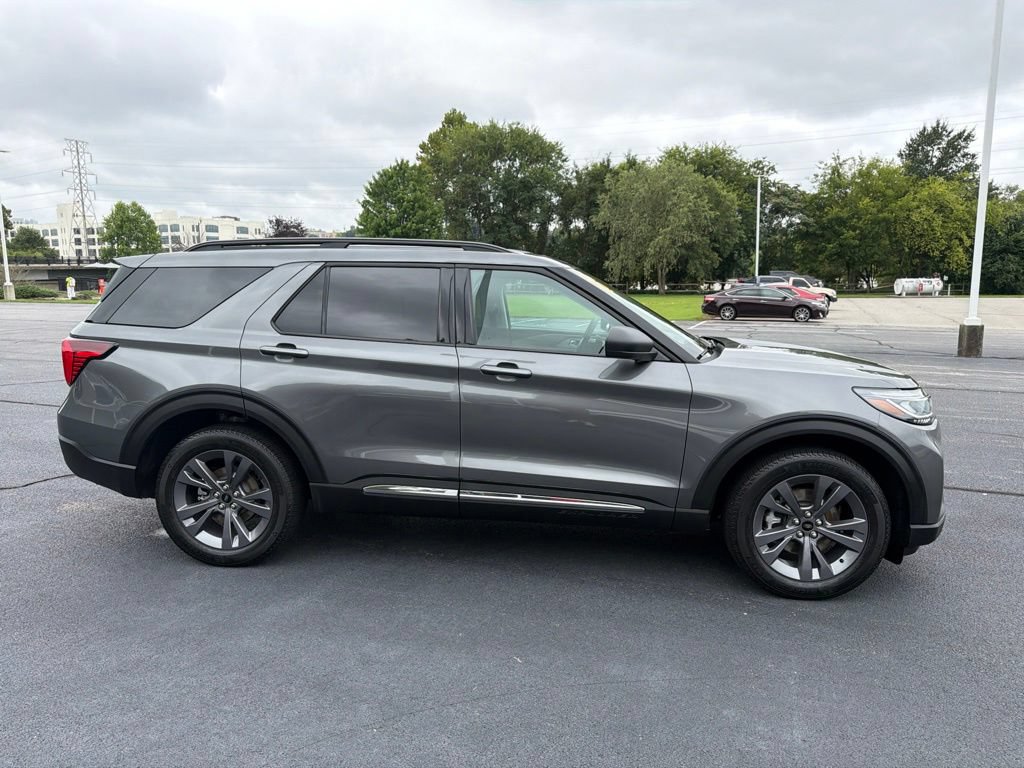 Used 2025 Ford Explorer Active w/ Active Comfort Package AWD/4WD image 10
