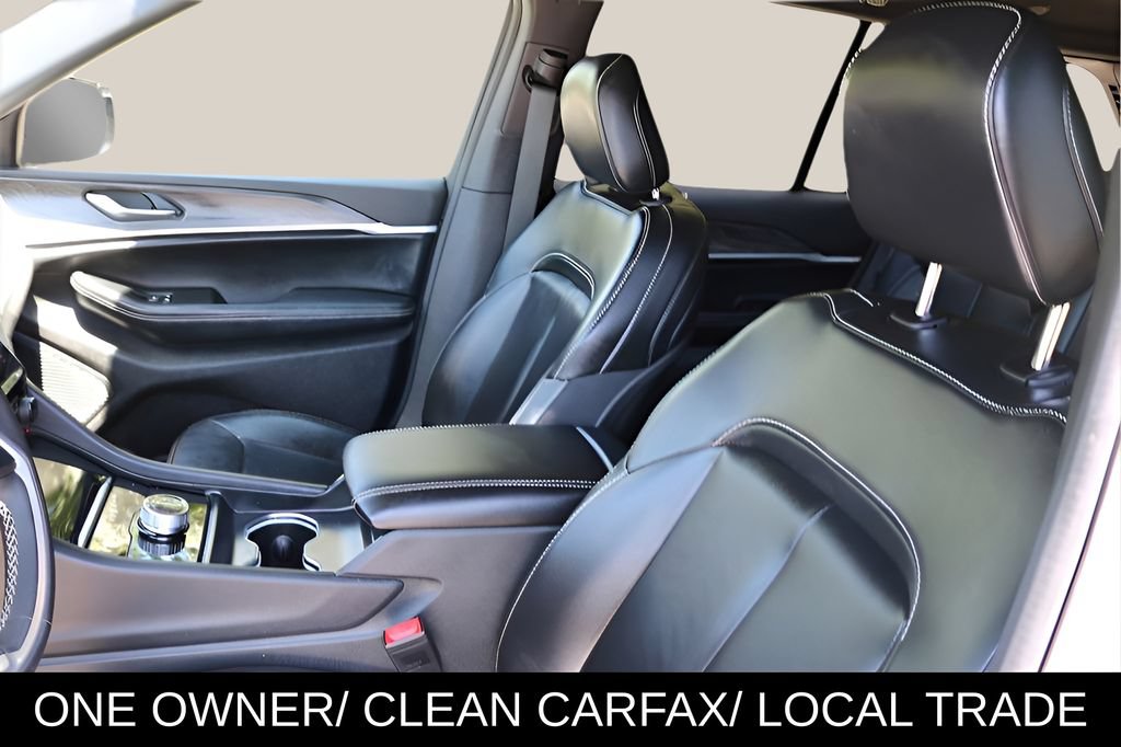 Used 2025 Jeep Grand Cherokee Limited RWD image 11