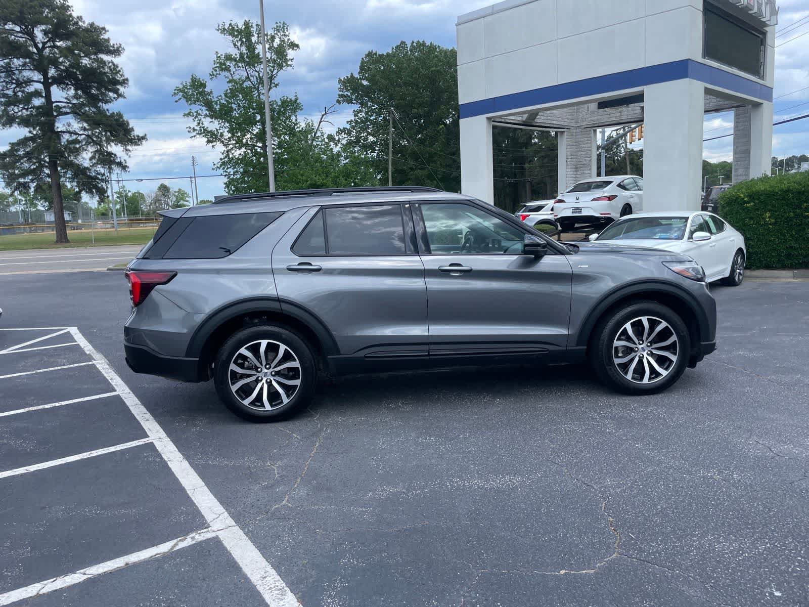 Used 2025 Ford Explorer ST-Line AWD/4WD image 6