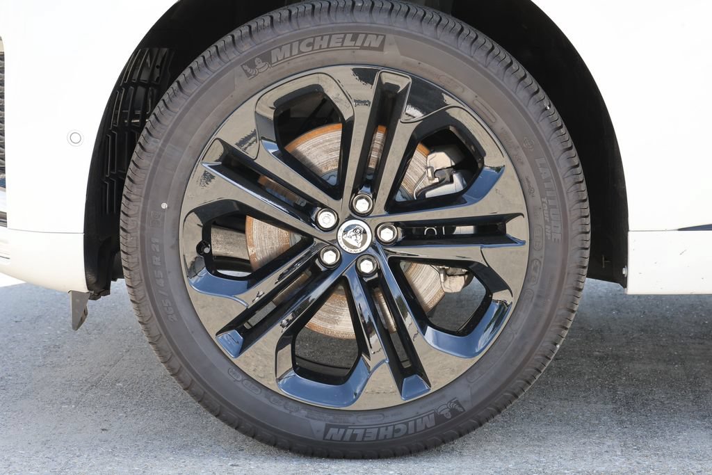 Certified 2026 Jaguar F-PACE R-Dynamic S AWD/4WD image 9