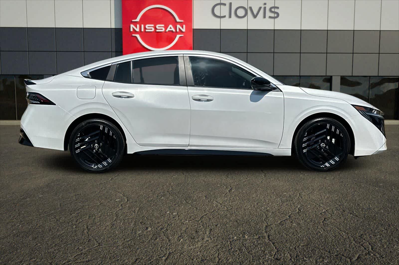 New 2027 Nissan Sentra SR FWD image 9