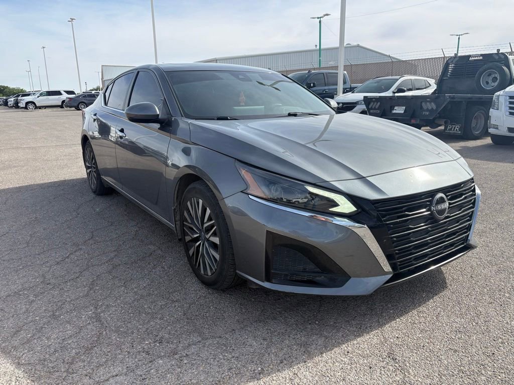 Used 2023 Nissan Altima 2.5 SV w/ SV Premium Package FWD image 6