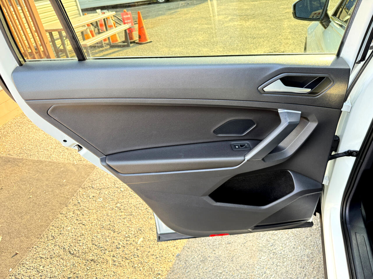 Used 2019 Volkswagen Tiguan SE w/ Panoramic Sunroof Package image 29