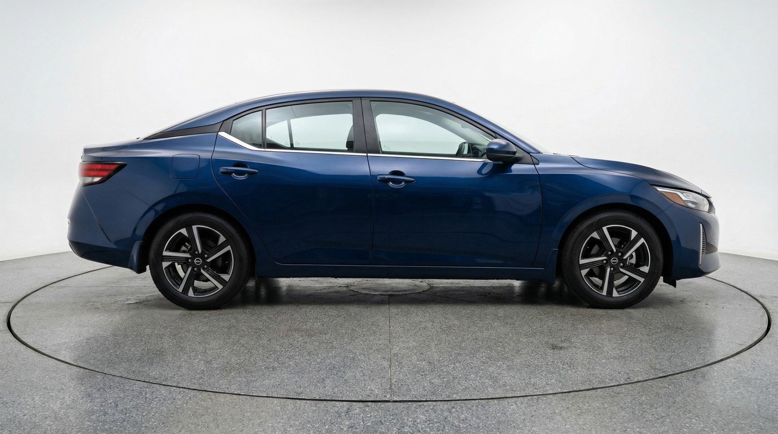 Used 2025 Nissan Sentra SV FWD image 11