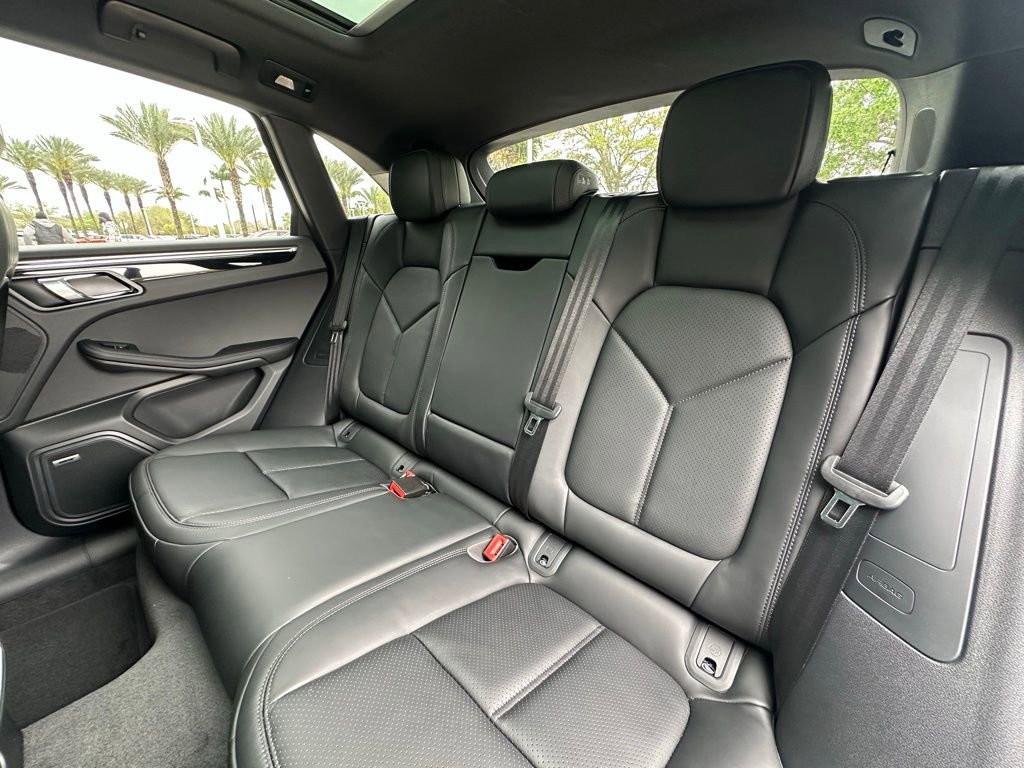 Used 2026 Porsche Macan Turbo AWD/4WD image 38
