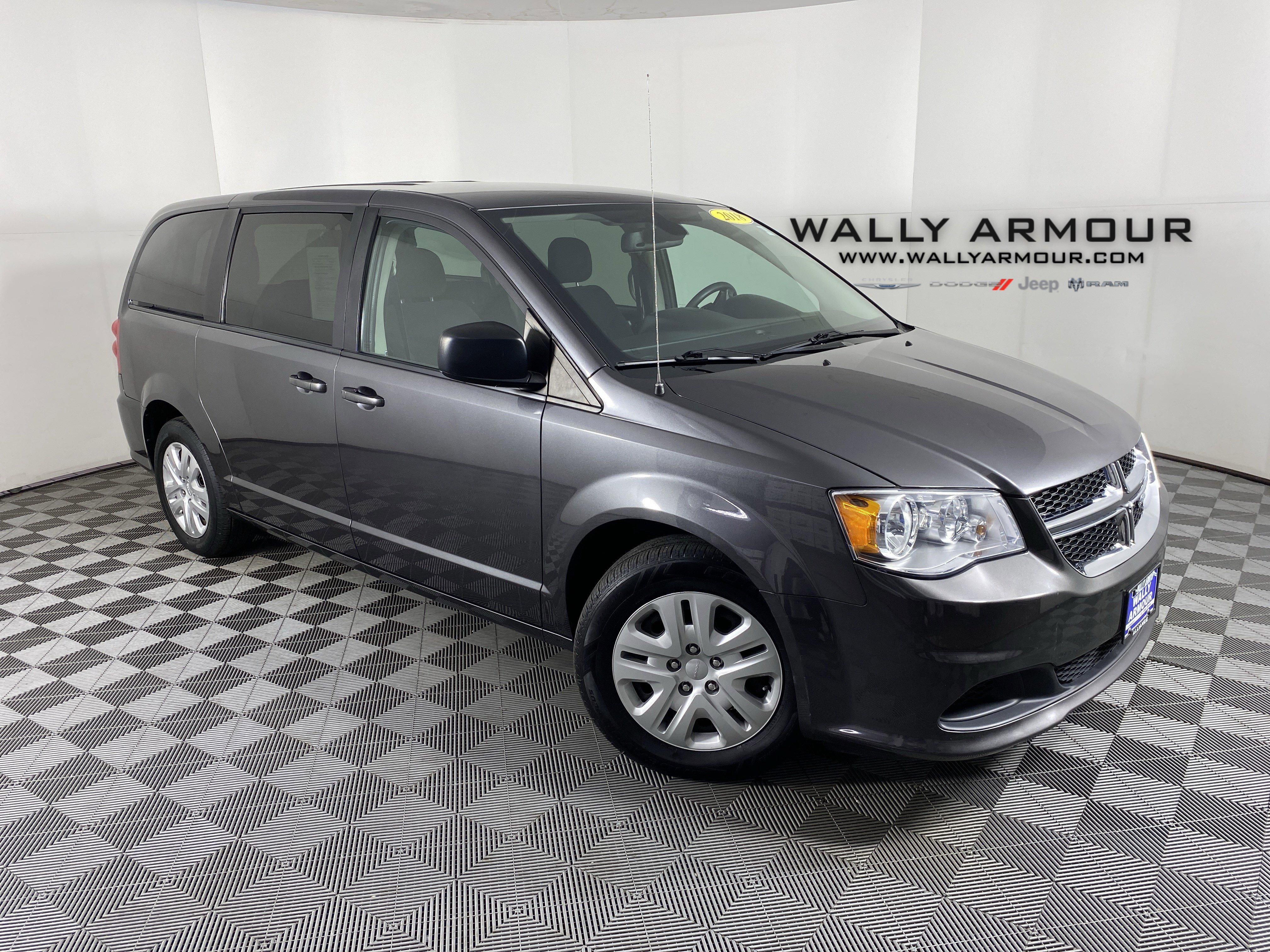 Used 2018 Dodge Grand Caravan SE w/ UConnect Hands-Free Group