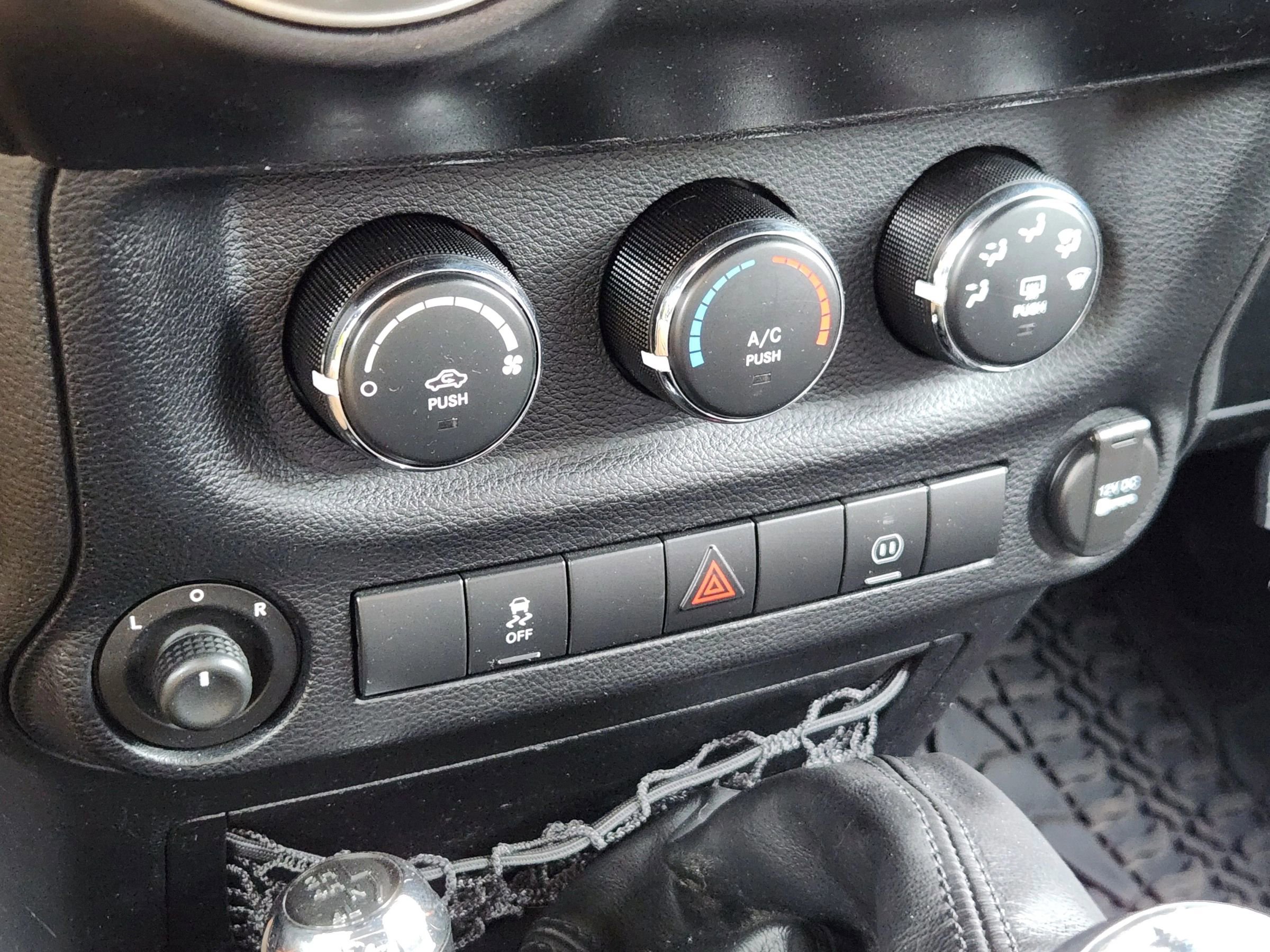 Used 2012 Jeep Wrangler Sahara AWD/4WD image 32