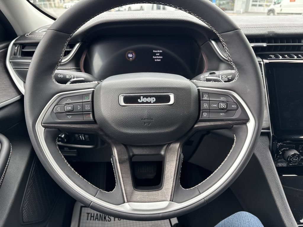 Used 2023 Jeep Grand Cherokee Limited AWD/4WD image 10
