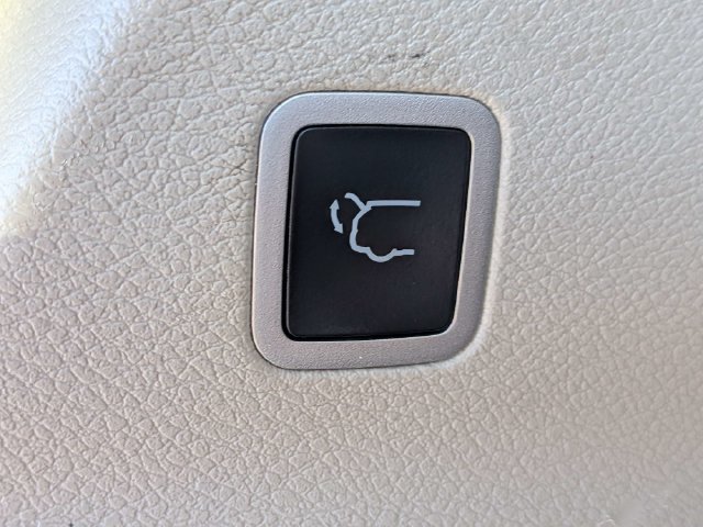 Used 2024 Chrysler Pacifica Touring-L FWD image 13