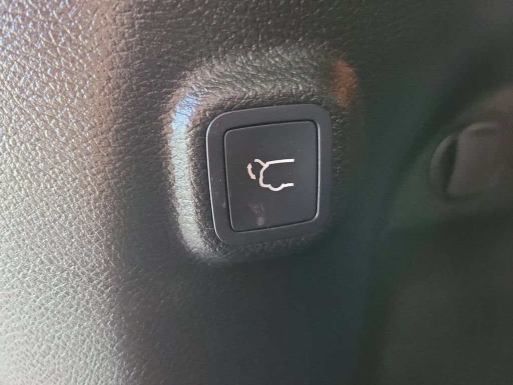 Used 2023 Jeep Cherokee Trailhawk AWD/4WD image 15