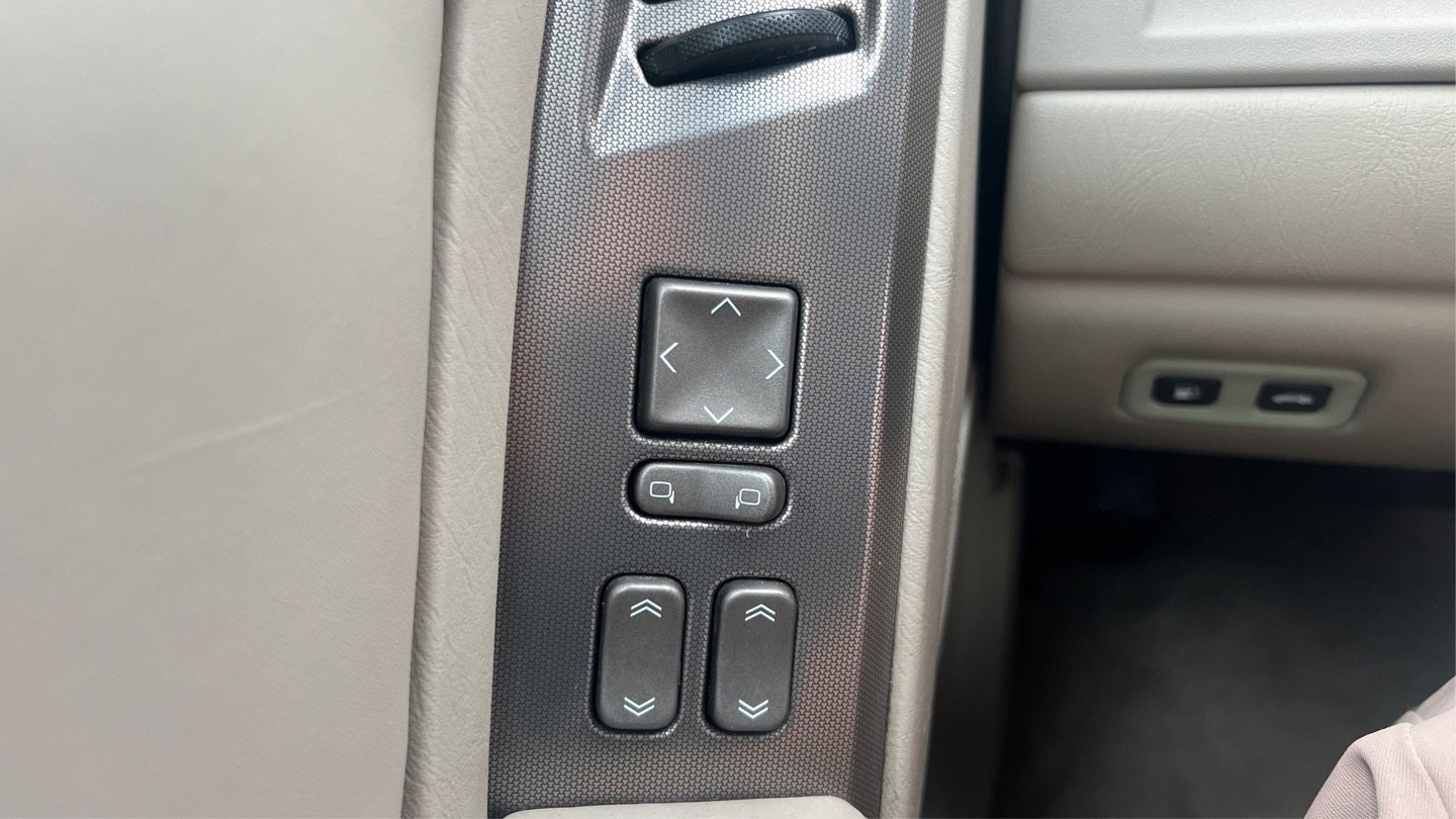 Used 2005 Cadillac XLR RWD image 35