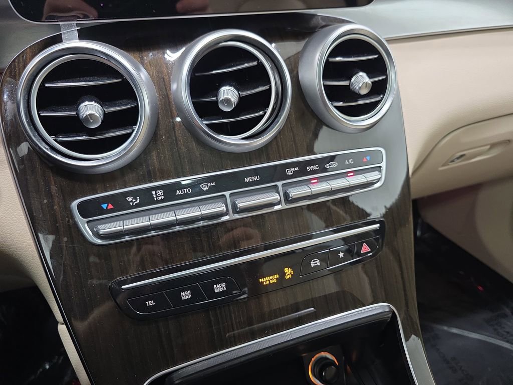 Used 2020 Mercedes-Benz GLC 300 4MATIC image 24